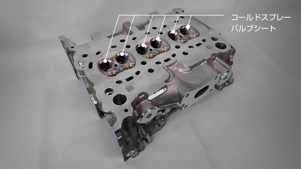 新開発エンジンのシリンダーヘッド