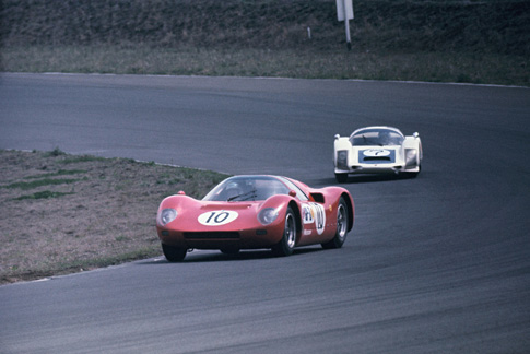 GPレース ニッサン R380-II #10 2位：高橋国光