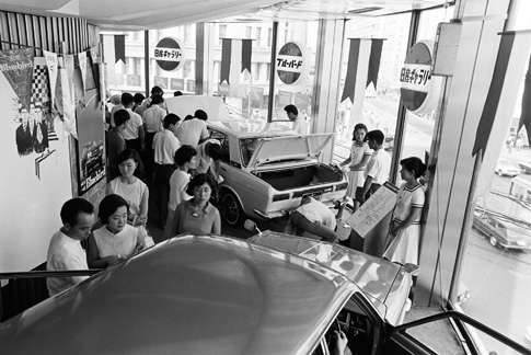 日産銀座ギャラリー（三愛ビル）での展示