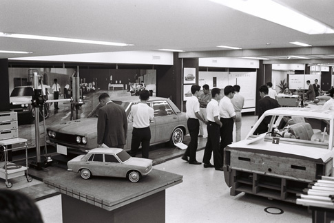 自動車のデザイン展 クレイモデル展示など